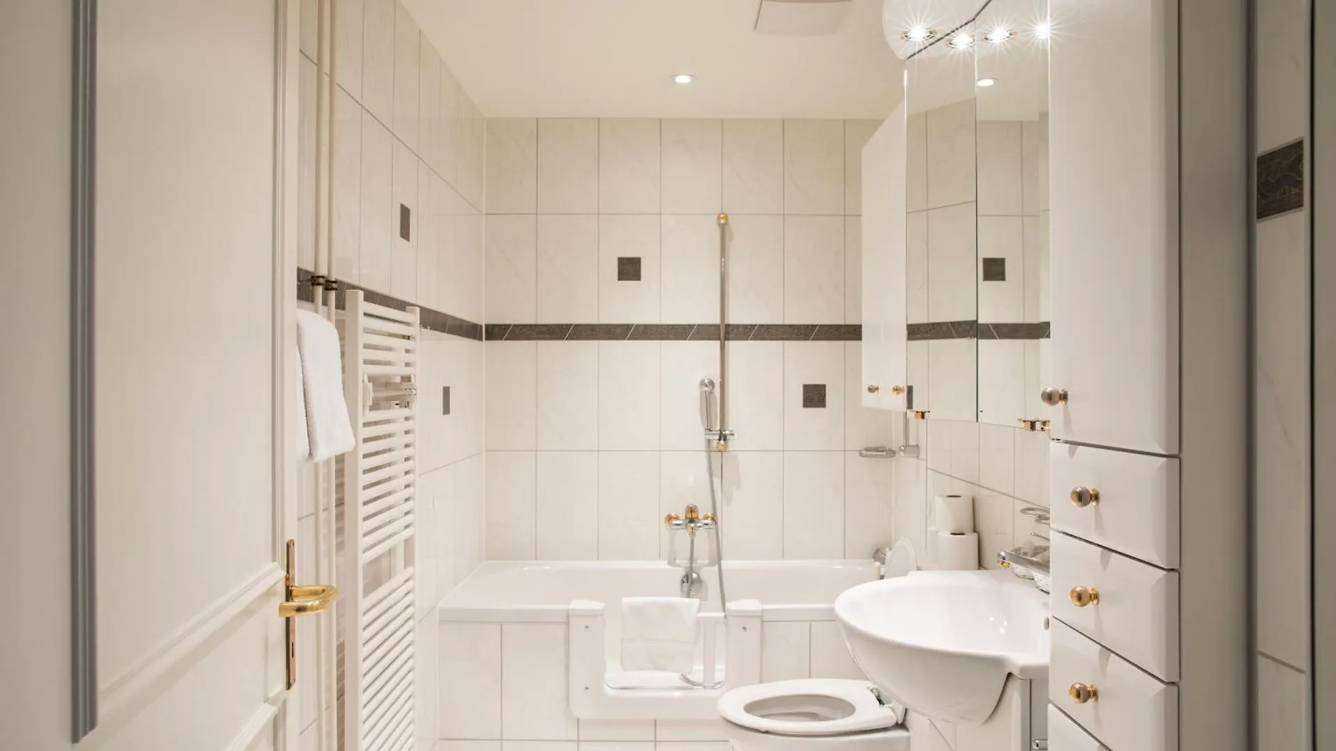 Hotel Resslirytti Basel 3*,